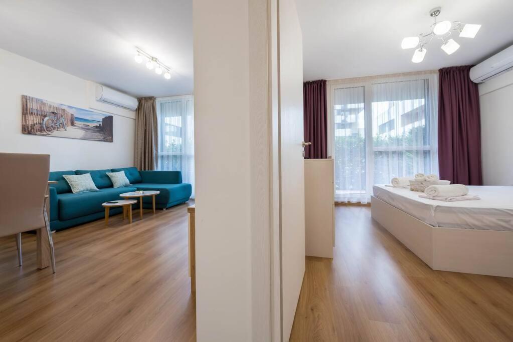 Labyrinth Apartment - Free Parking Space Included Varna Buitenkant foto