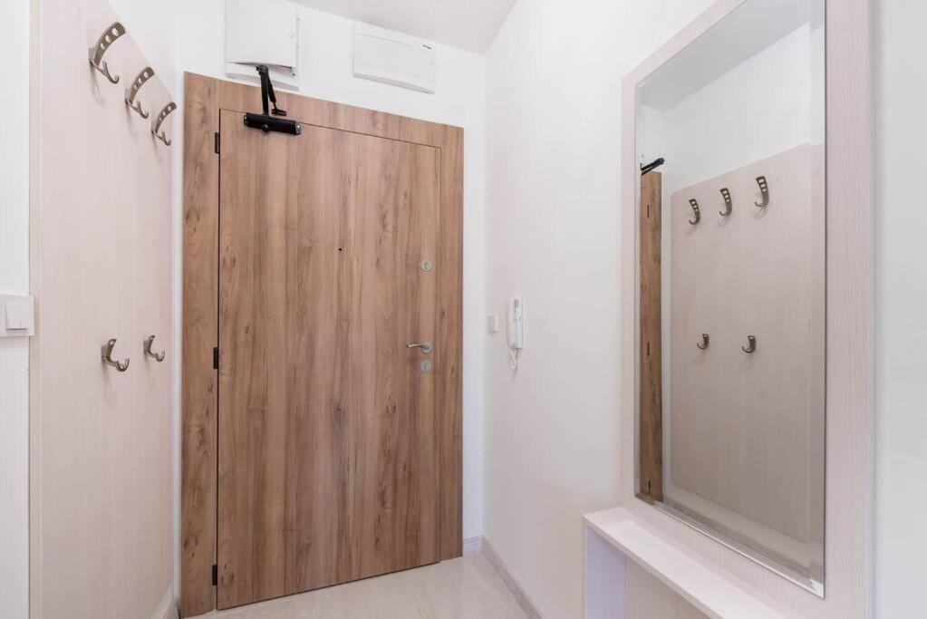 Labyrinth Apartment - Free Parking Space Included Varna Buitenkant foto